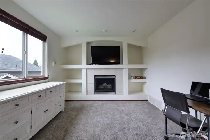 Primary Suite/Sitting Area - Upper Level Primary Suite/Sitting Area - Upper Level