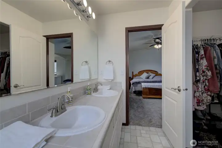 Primary En Suite Bathroom - Upper Level Primary En Suite Bathroom - Upper Level
