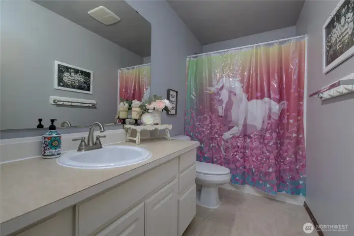 Full Bathroom - Upper Level Full Bathroom - Upper Level