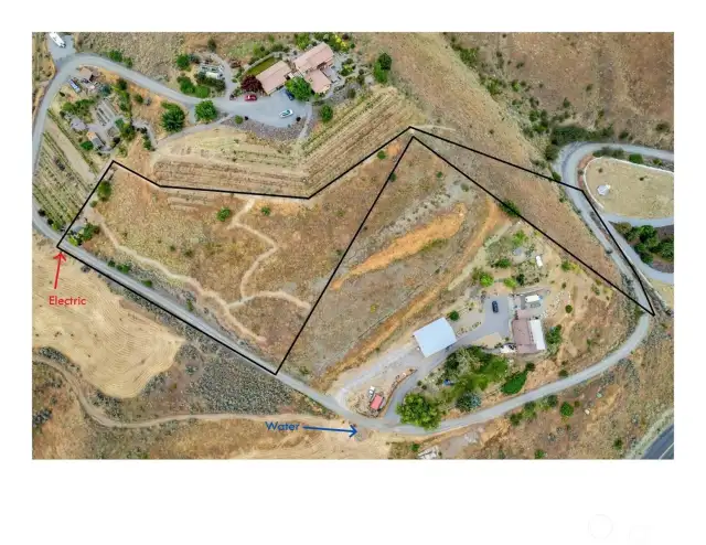 Approximate lot lines w/ location of power & water