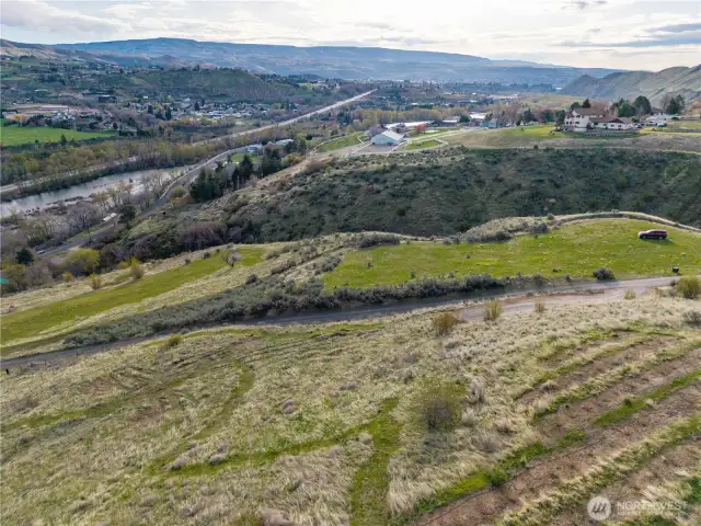 Beautiful views of the Wenatchee River and Sunnyslope