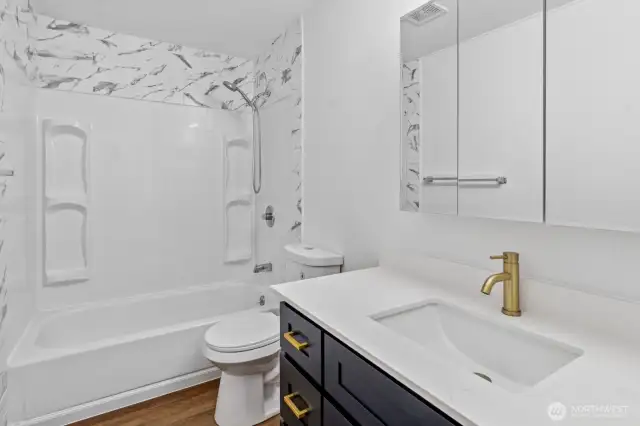 Fresh Remodeled Full Bath