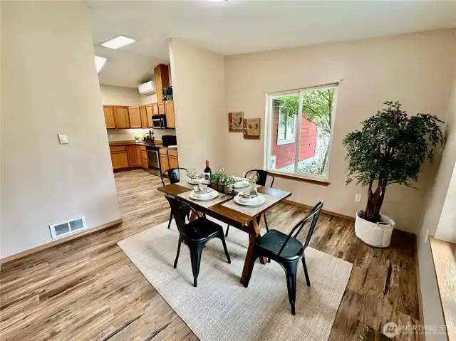 Ample sized and conveniently located to the kitchen.