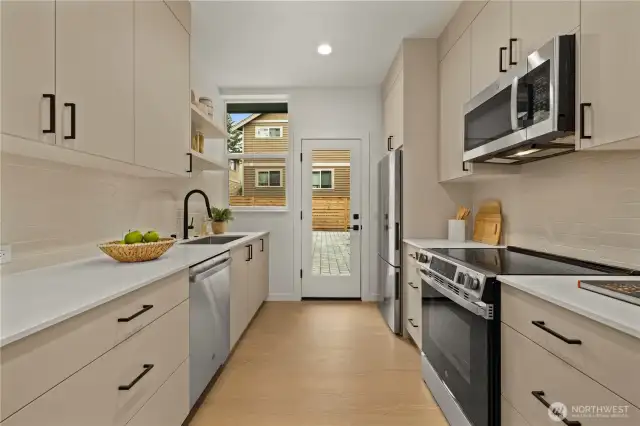 Photos are of a similar model home and are for illustrative purposes.