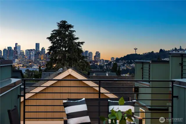 Photos are of a similar model home and are for illustrative purposes.