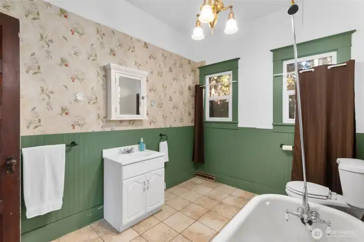 Spacious bathroom