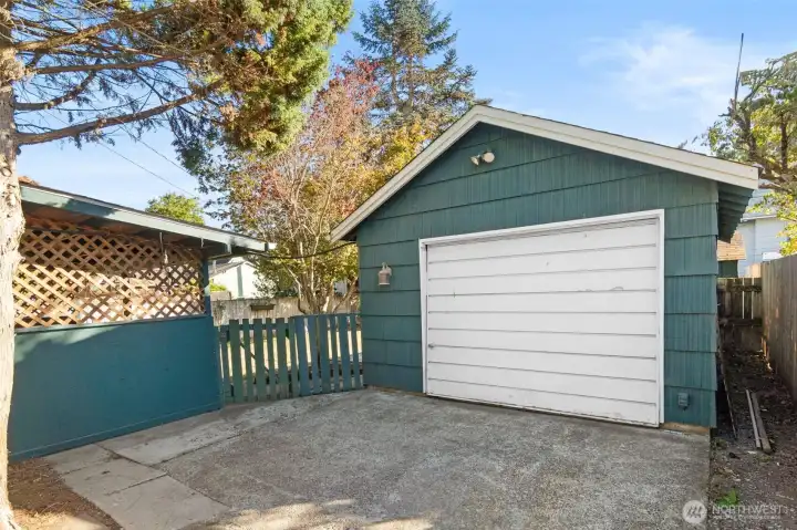 ~308 SQFT Detached Garage