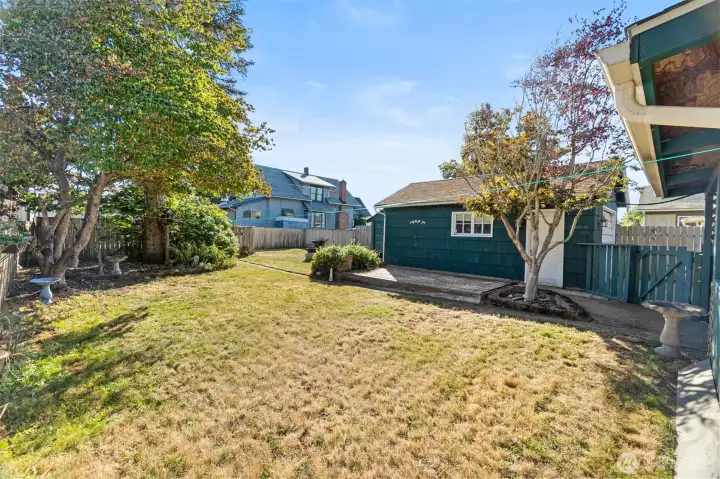 Spacious fully fenced South facing Backyard!