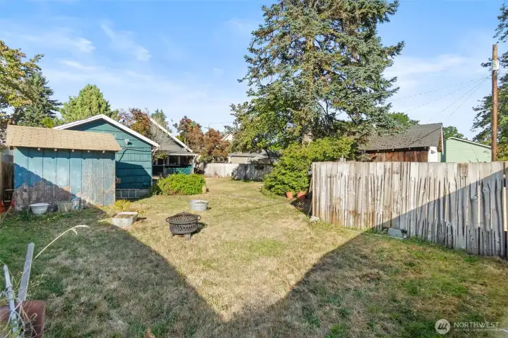 Spacious fully fenced South facing Backyard!