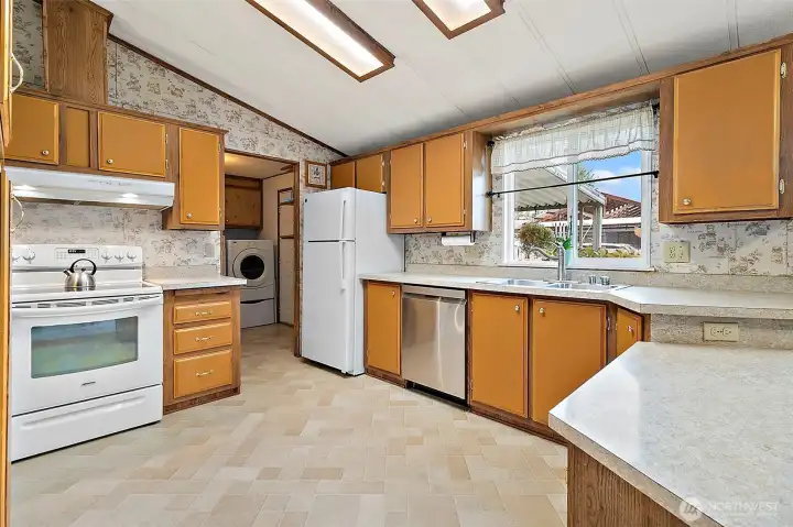 Lots of cabinet space too