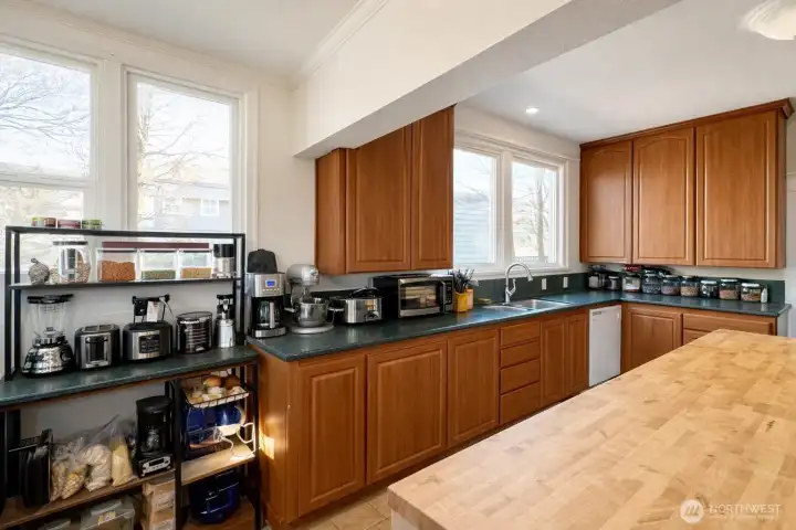 Spacious and Bright Kitchen