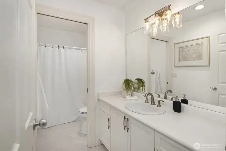 Dual Vanity for 2 bedrooms