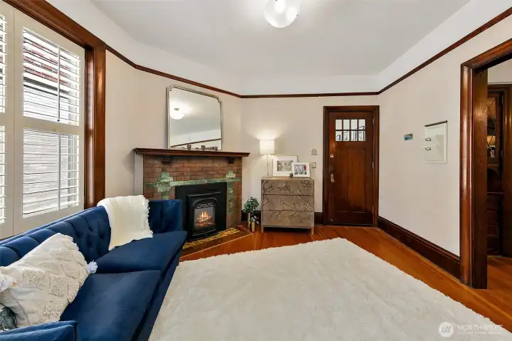 elegant top floor flatting style condo