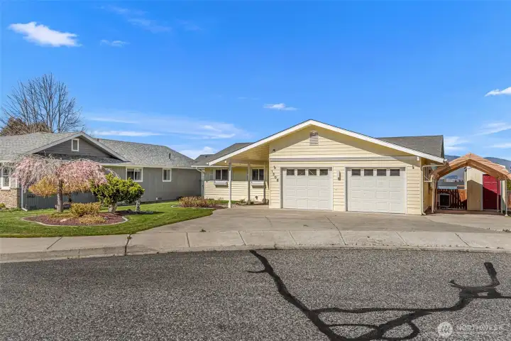 covered patio and outbuilding.