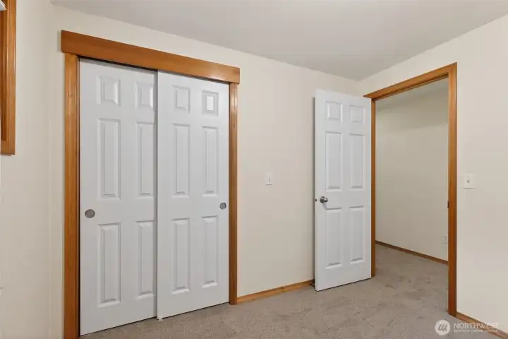 2 closets in the primary bedroom