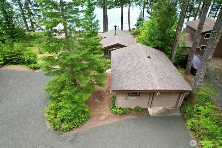 Two cabins located on low-bank waterfront at gorgeous Lake Cushman!