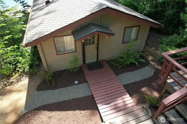 Entry to front cabin.