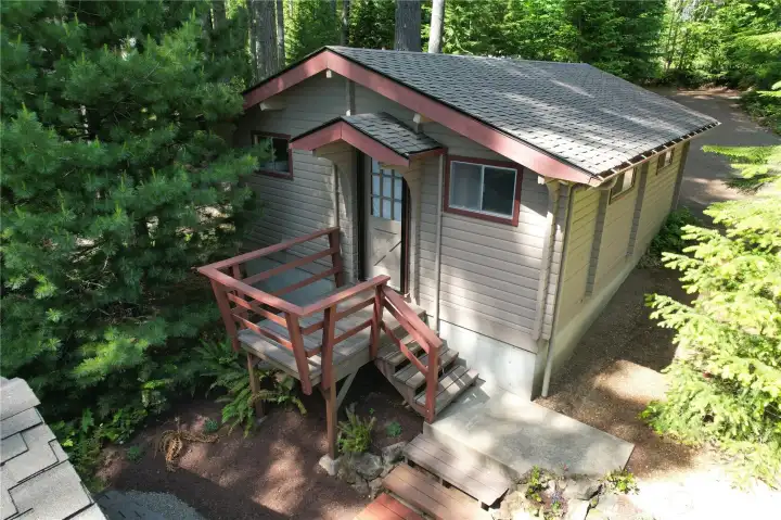 Entrance to 2nd cabin.