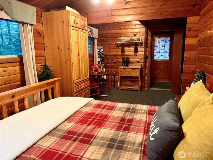 Tons of space in 2nd cabin bedroom.