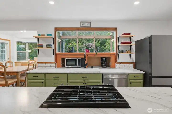 Natural Gas cooking and quaint bay window overlooking the backyard.