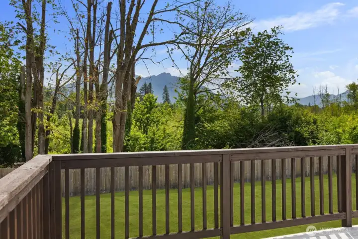 Direct Mountain Views!