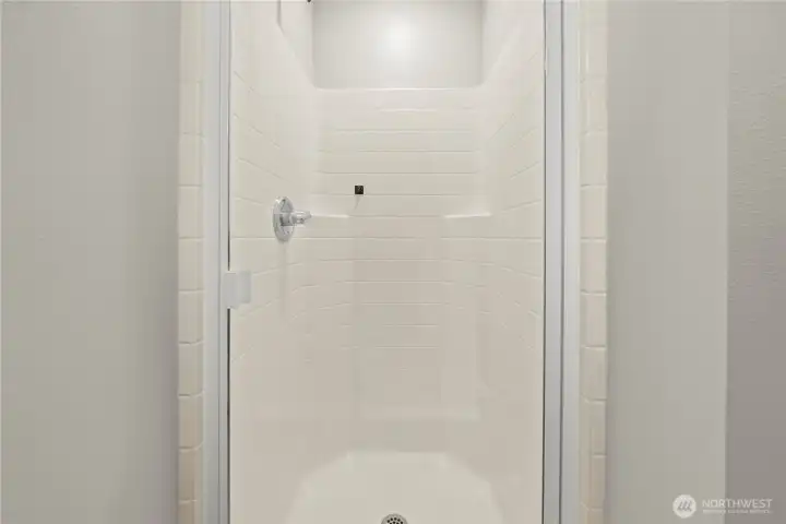 primary ensuite with 5-piece bath