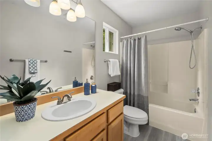 full guest bath upstairs