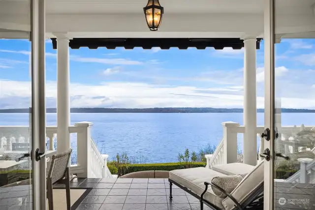 From the front door and while in the living room, the eye gets distracted by this mesmerizing water view. At the time of the picture, the fog was hiding the Olympic Range profiling behind the island.