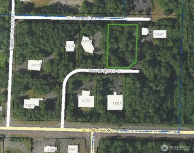 One of the last lots remaining in the commercially zoned Woodridge Plat.