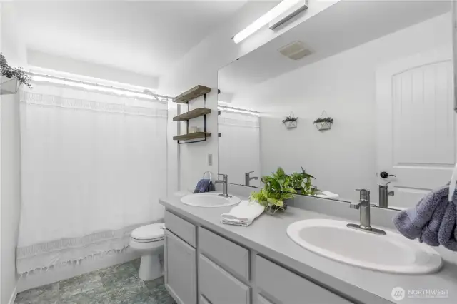Full Bathroom Upstairs