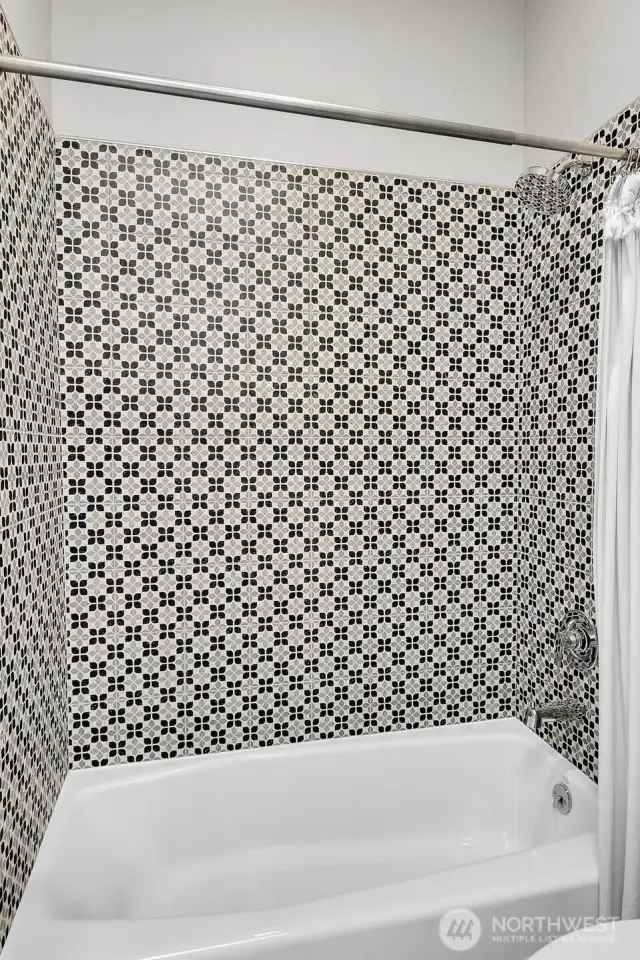 Beautiful tile bath