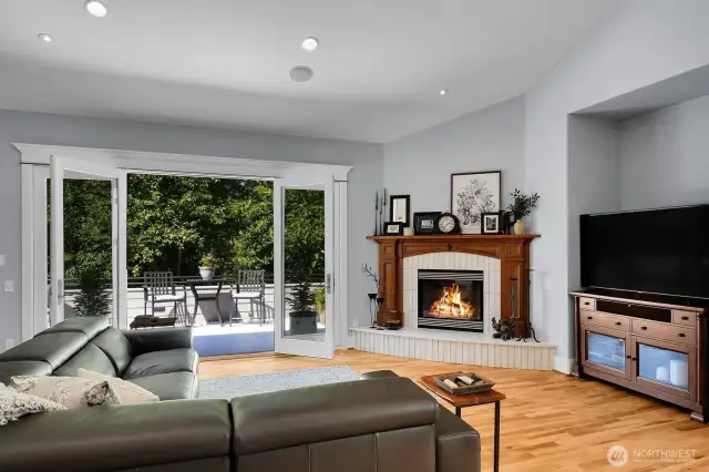 Spacious deck off living room on main level
