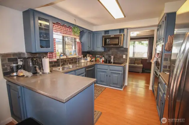 Quartz counter tops in kitchen