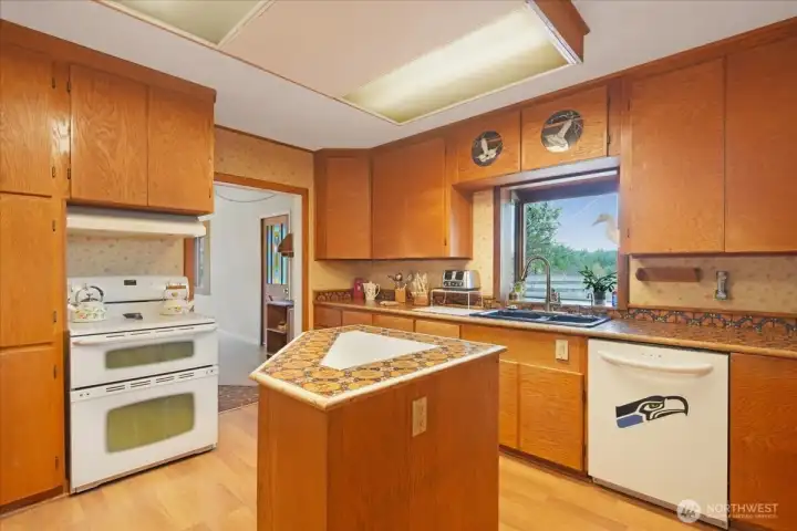 A lot of cupboard space