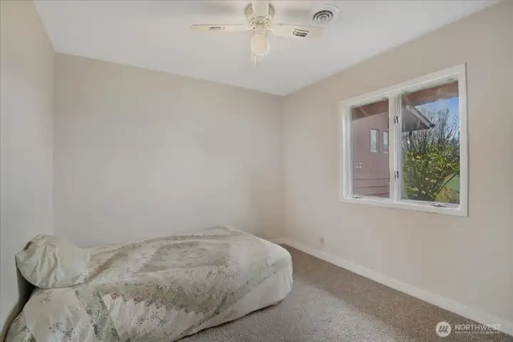 2nd beedroom new paint and carpet