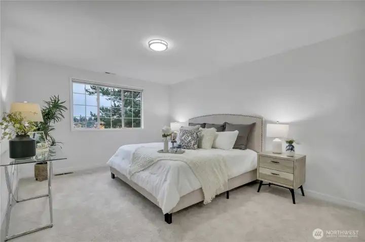 Large primary bedroom.