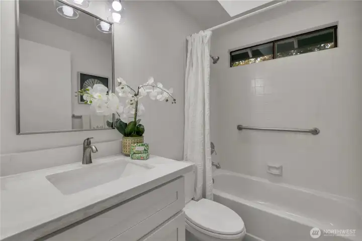 Upstairs main bathroom.