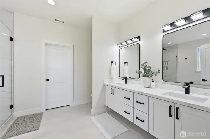 5-piece bath off of primary.