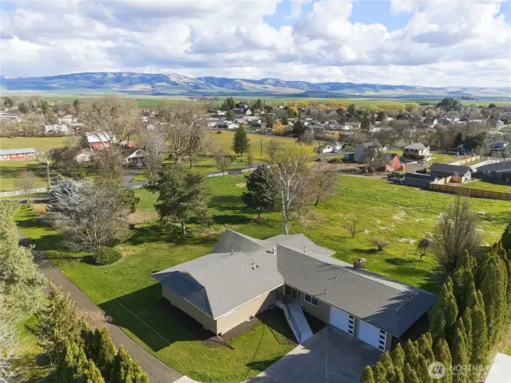 Country living in town with Blue Mountain Views