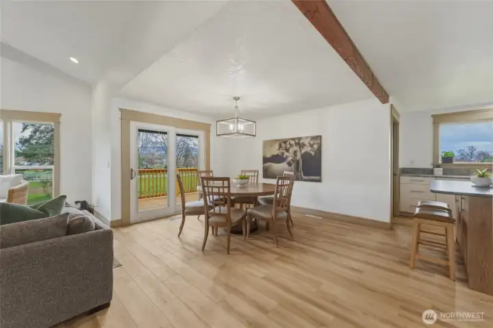 Fantastic Dinding Space with walkout to the Deck