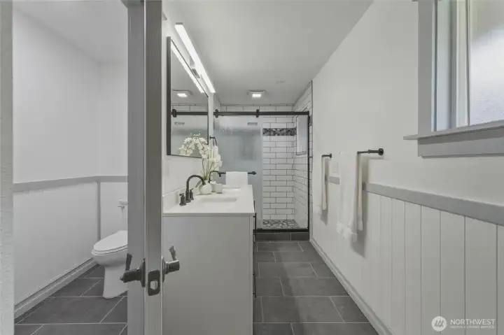 Primary Bath Ensuite on Main