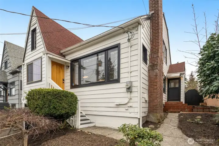 Classic Seattle charm from the moment you arrive.