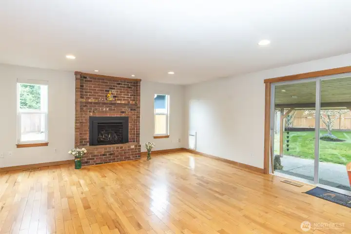 Before Virtually Stage, see next photo.