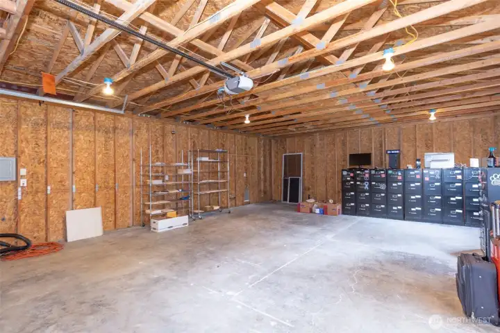 Detached Garage/power/lights/water