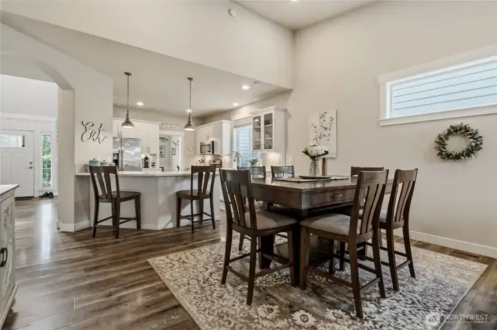 Family Dining and Brakfast Bar