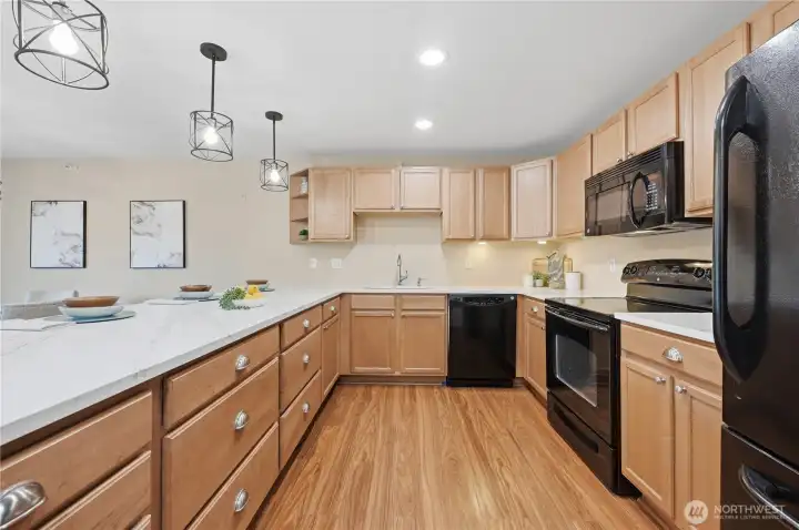 Lots of drawers, crucial for storage.