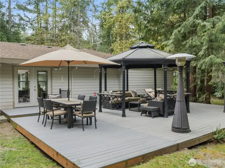Huge entertaining deck overlooking nature.