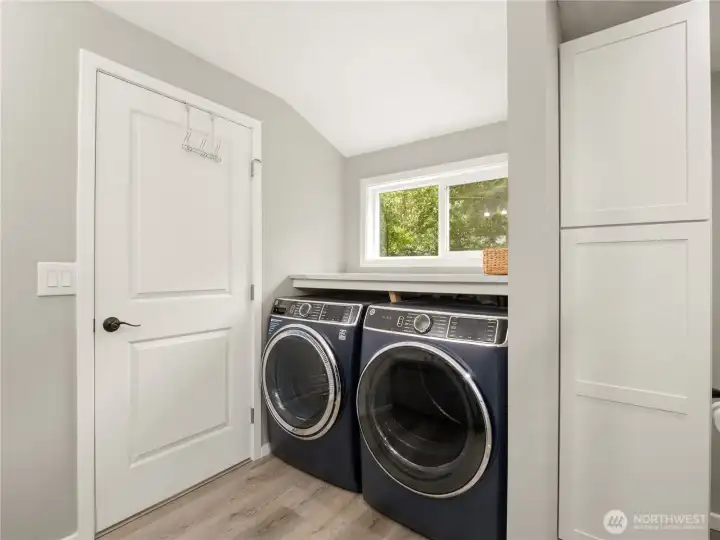 Who needs a whole laundry room when it fits so perfectly in your oversized bathroom? Featuring side-by-side units, folding counter, and built-in storage.