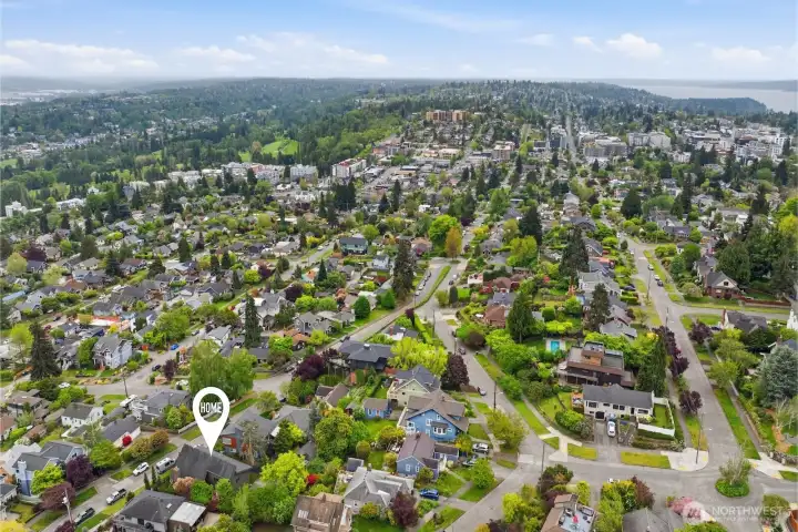 Set only a few blocks away from both the Alaska and Admiral Junctions - endless amenities less than a mile away!