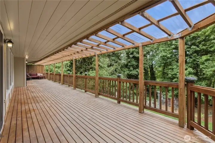 Expansive entertainment-sized cedar deck. Covered for your year round enjoyment. Nice touches like solar post caps! Expansive entertainment-sized cedar deck. Covered for your year round enjoyment. Nice touches like solar post caps!